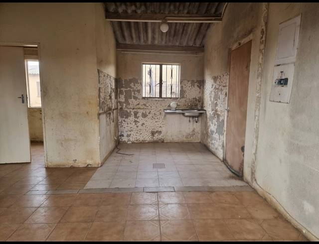 2 BEDROOM HOUSE FOR SALE IN STRETFORD